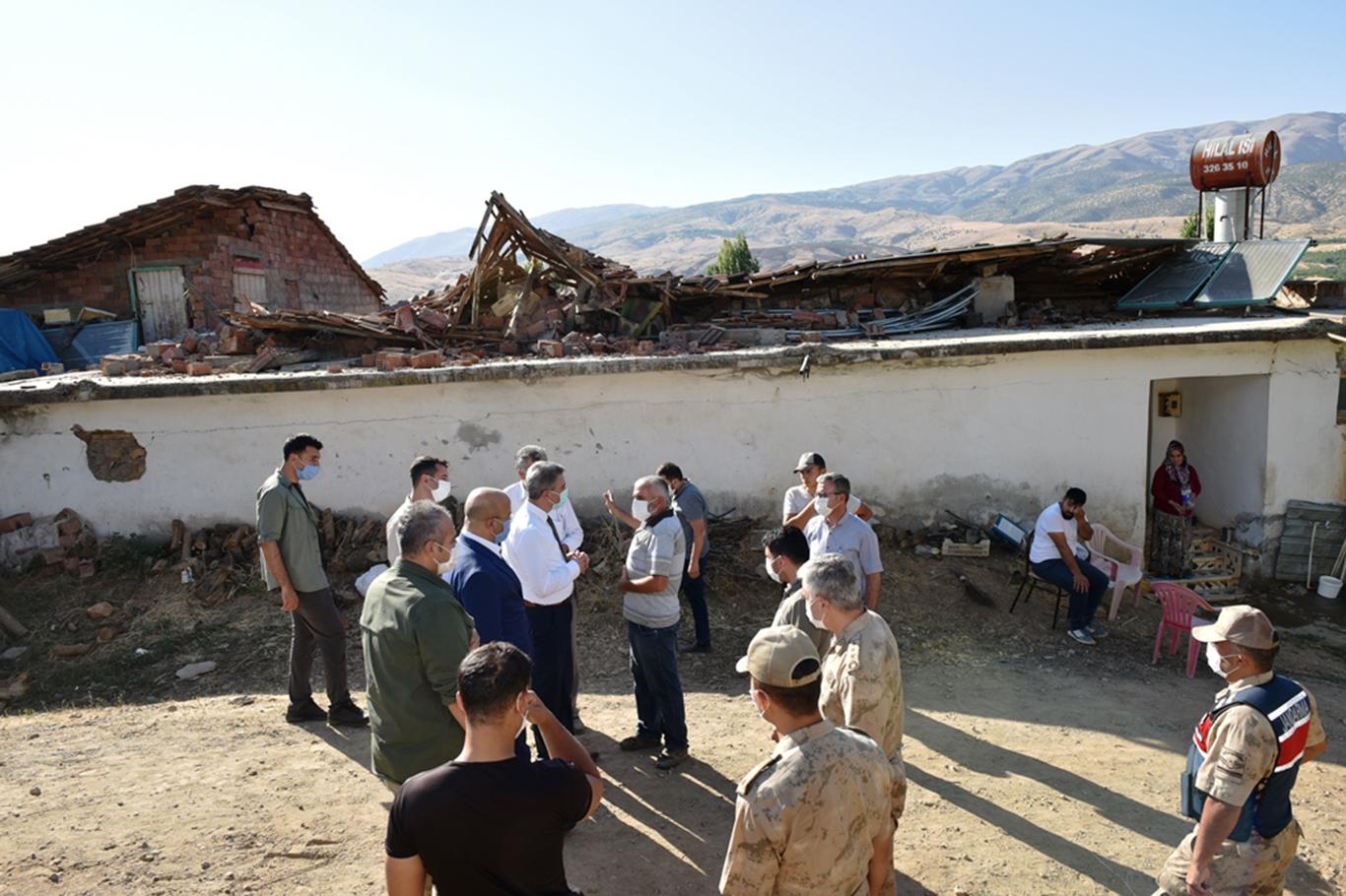 Malatya Valisi Baruş, depremde ağır hasar gören 6 binanın yıkılacağını açıkladı